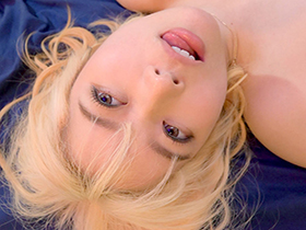 金髪ギャルがハマった媚薬キメセク乱交パーティー アヘイキおま●こは感度爆上がりで大量失禁 脳バグ中出し昇天 宮沢ちはる　サンプル画像19